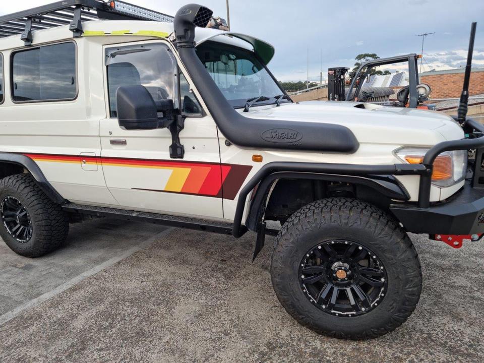 Offroad Animal  Rock Sliders with Brush Rails, suitable for Toyota Land Cruiser 79 and 78 Series Dual Cab, 2007 to current