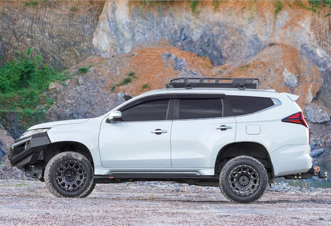 PIAK Elite Non Loop Winch Bar Mitsubishi Pajero Sport 2020+ (Black)